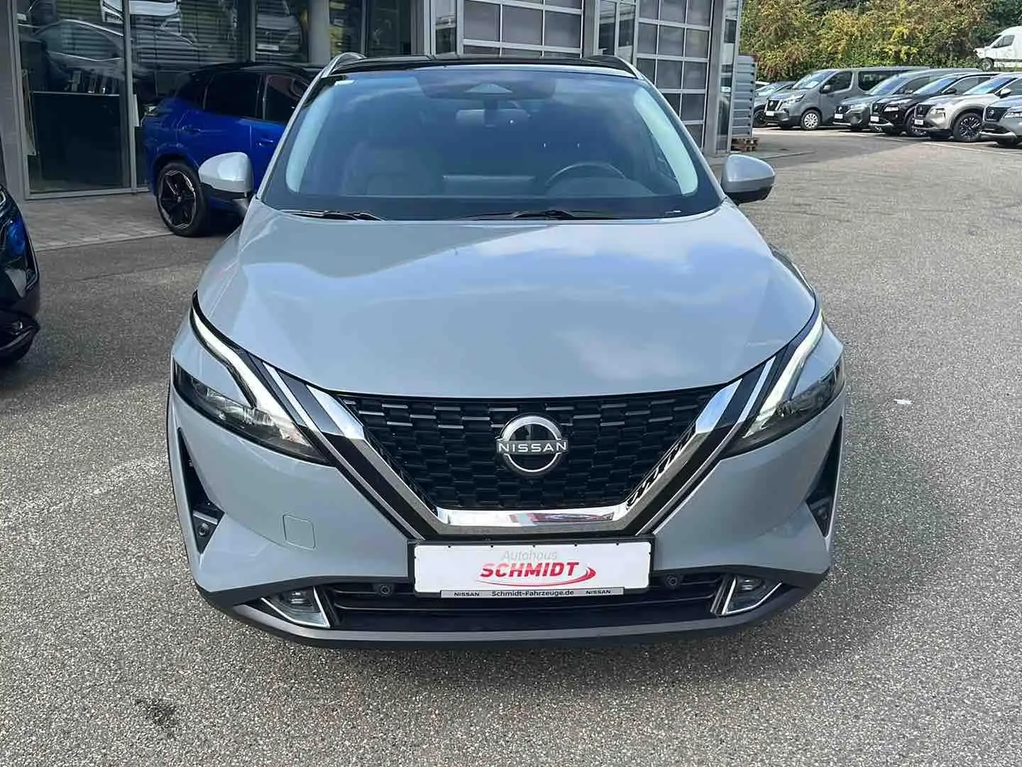 Nissan Qashqai 1.3 DIG-T N-Connecta Design/Business/Winter Grijs - 2