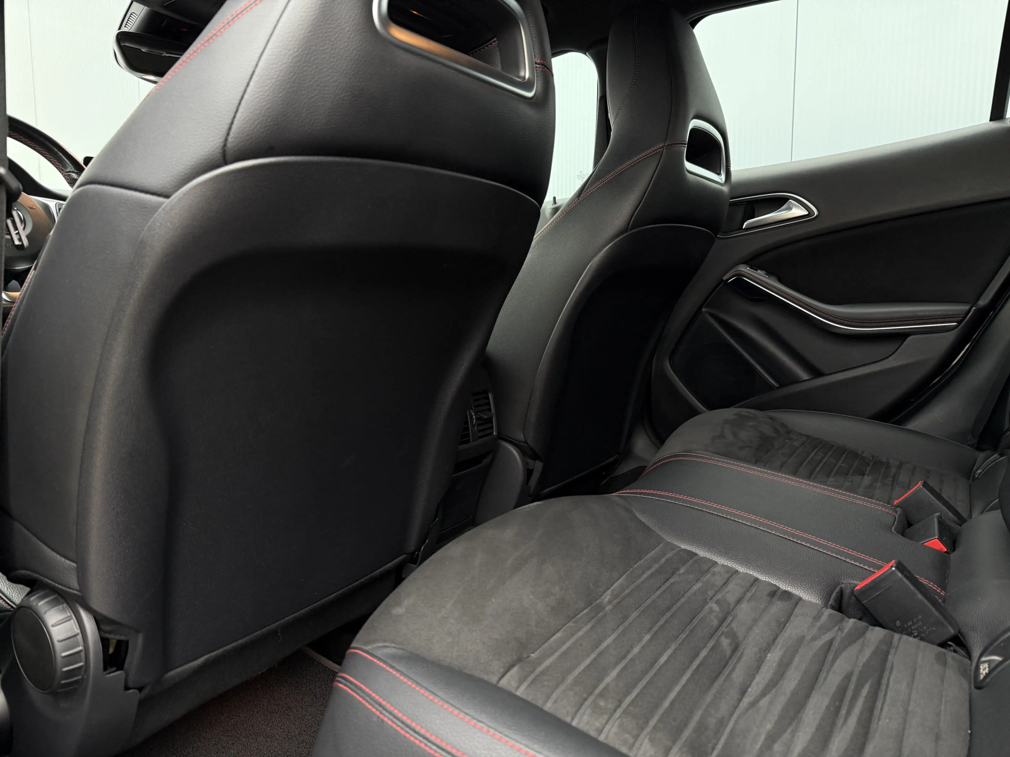 Mercedes-Benz GLA 180 Business Solution AMG Automaat Trekhaak — photo 30