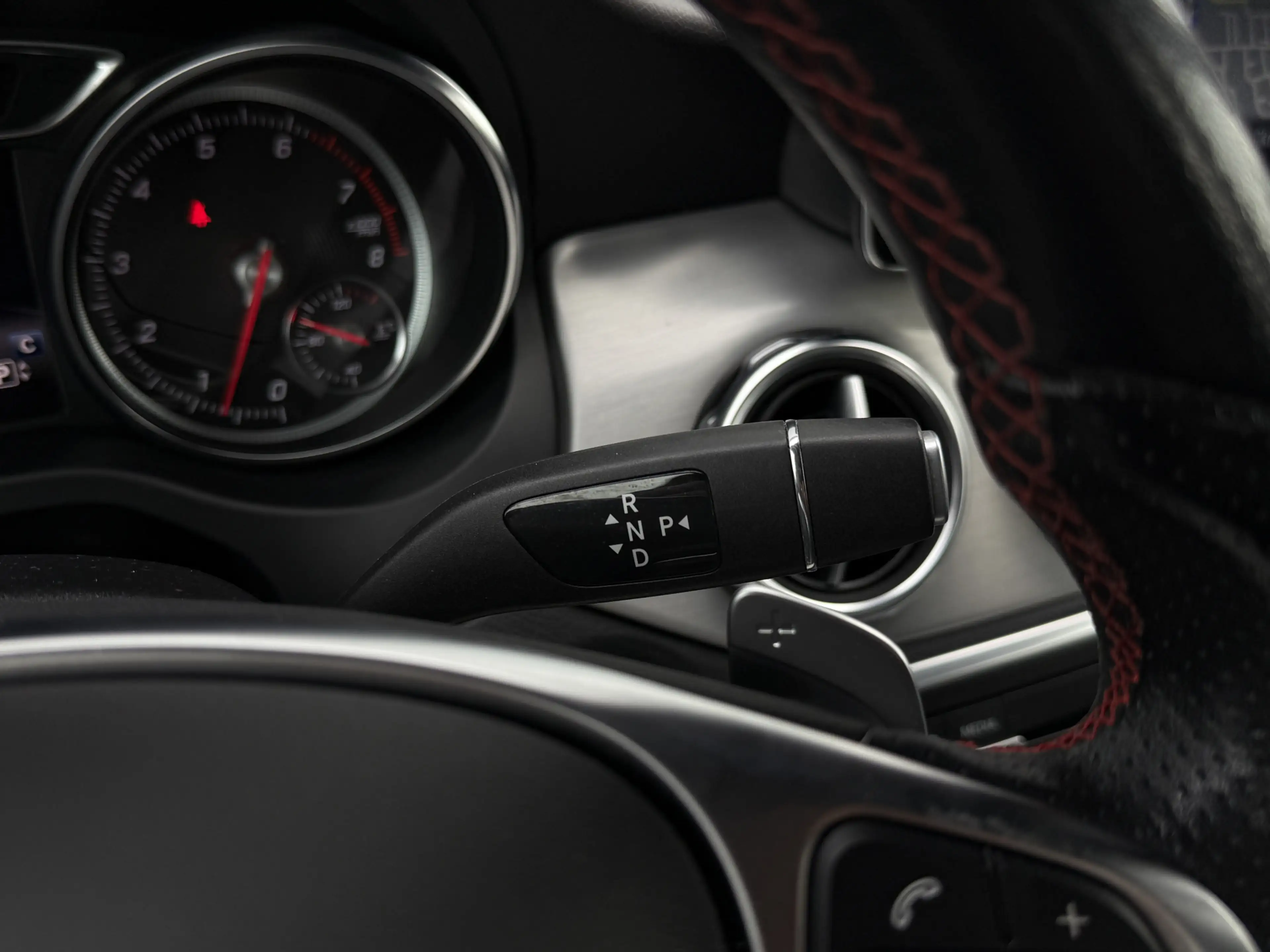 Mercedes-Benz GLA 180 Business Solution AMG Automaat Trekhaak — photo 25