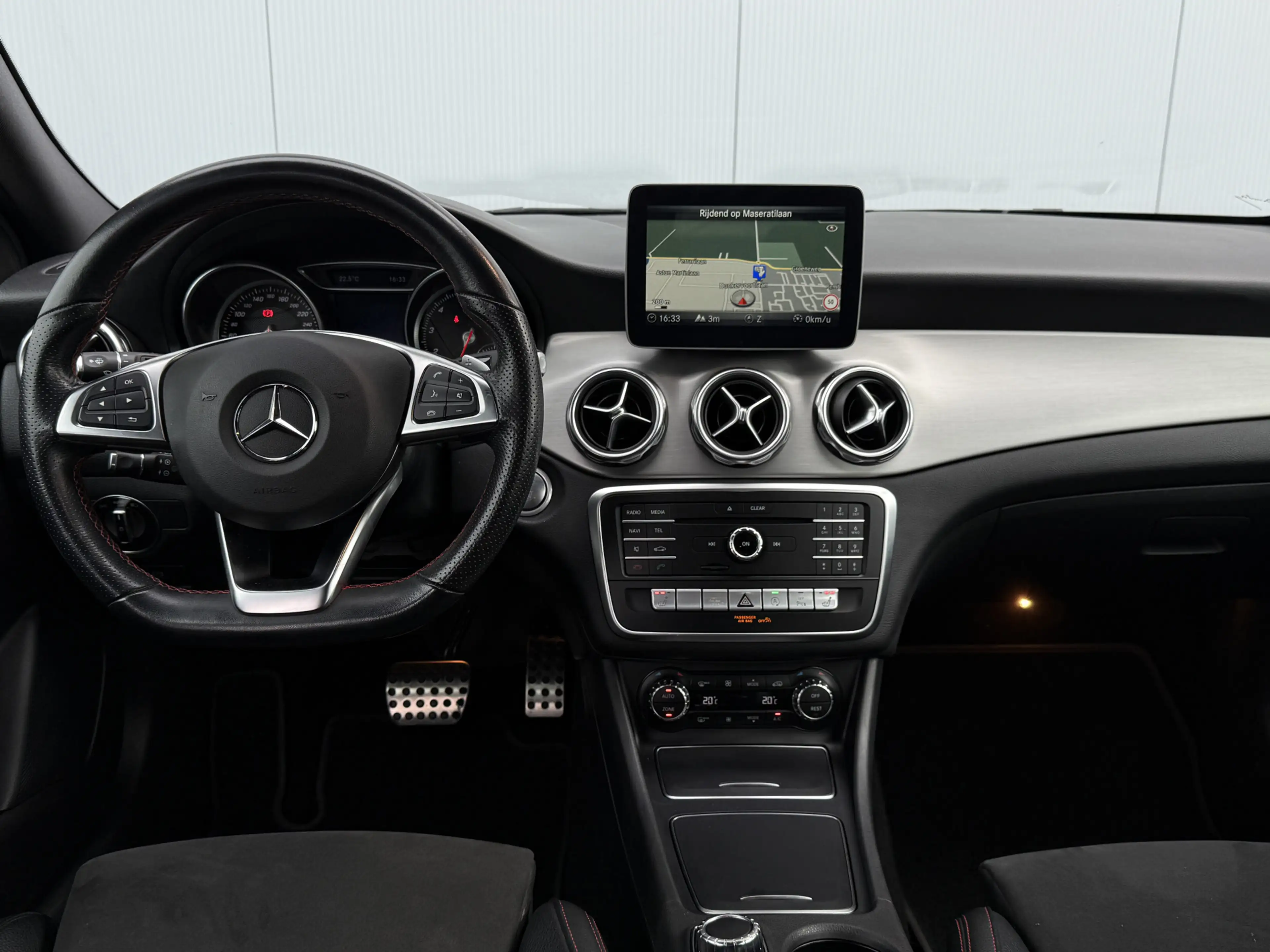 Mercedes-Benz GLA 180 Business Solution AMG Automaat Trekhaak — photo 2