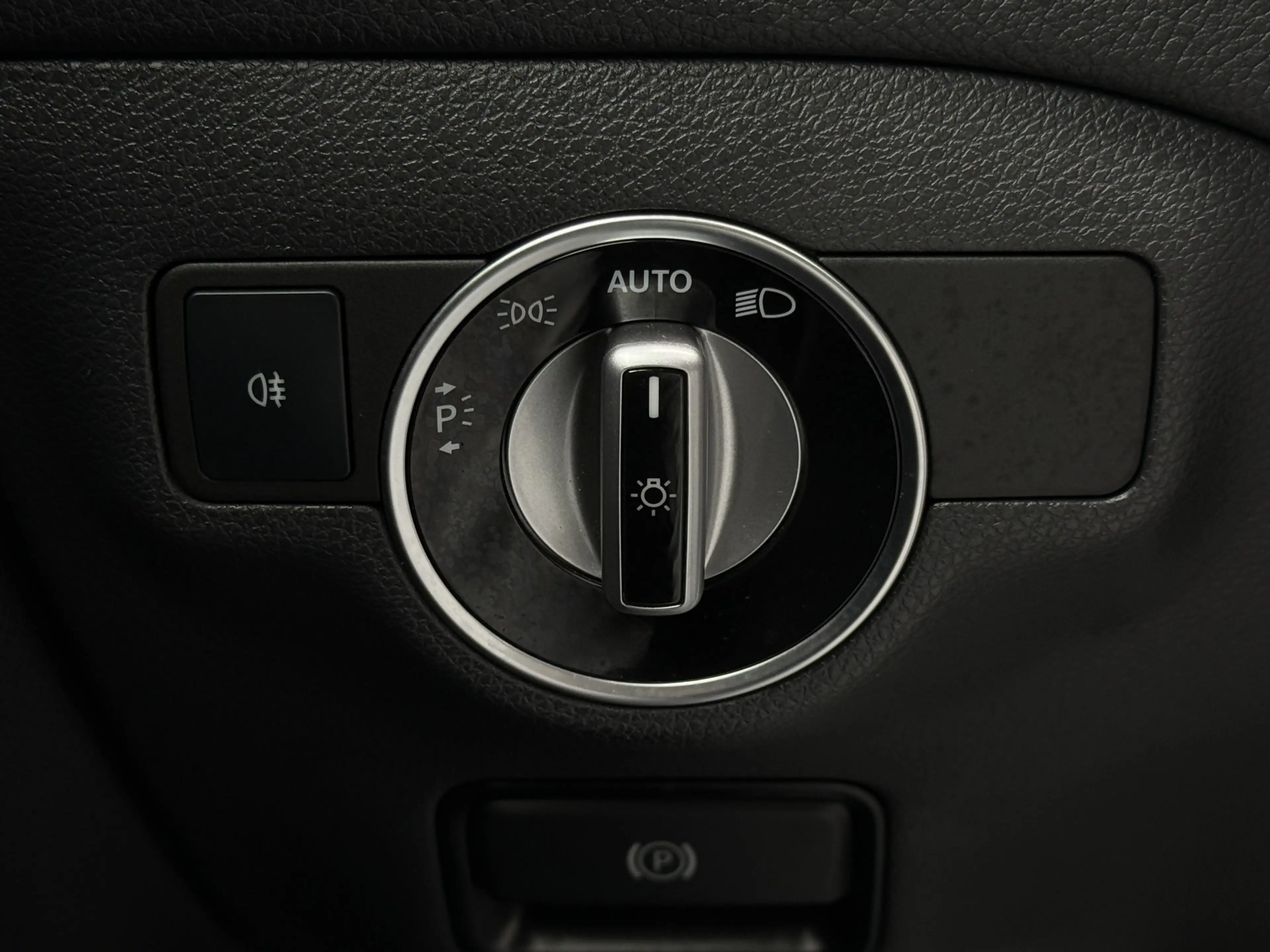 Mercedes-Benz GLA 180 Business Solution AMG Automaat Trekhaak — photo 34