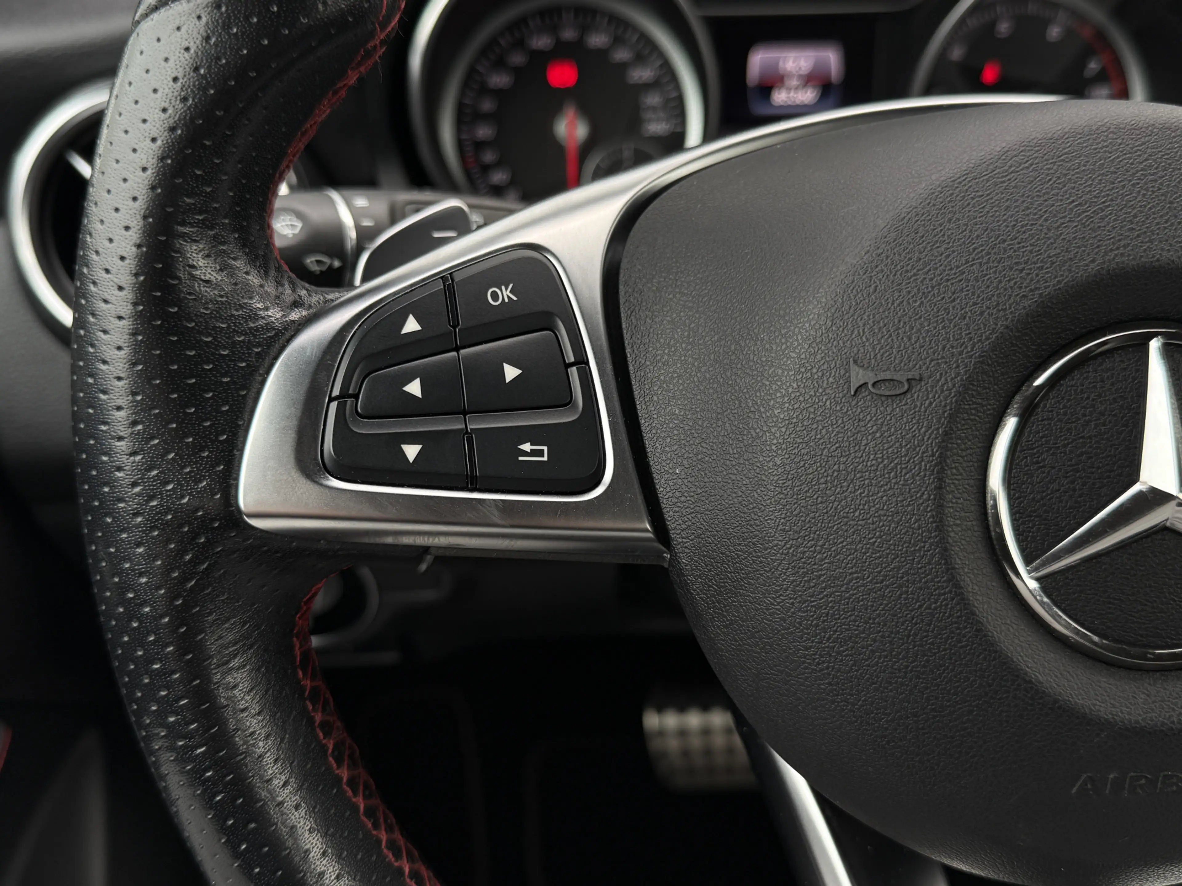 Mercedes-Benz GLA 180 Business Solution AMG Automaat Trekhaak — photo 16