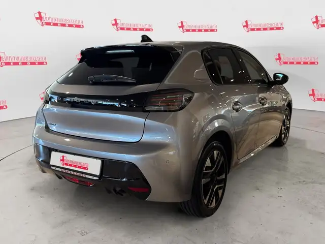 Peugeot 208 view 4