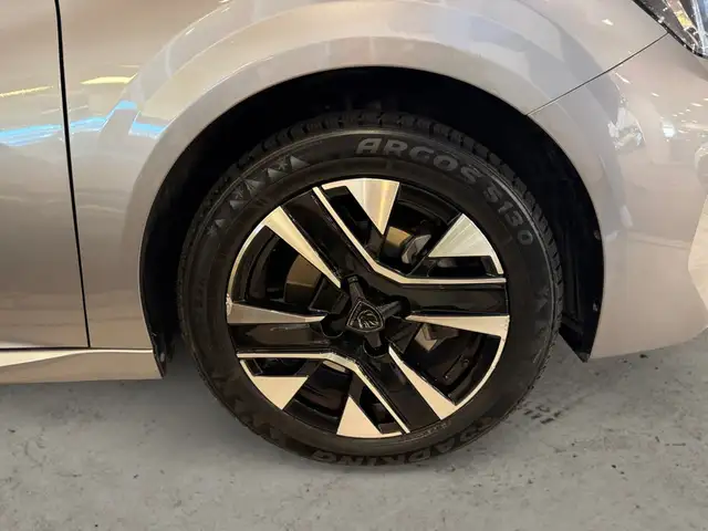 Peugeot 208 view 7