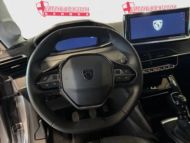 Peugeot 208 view 10