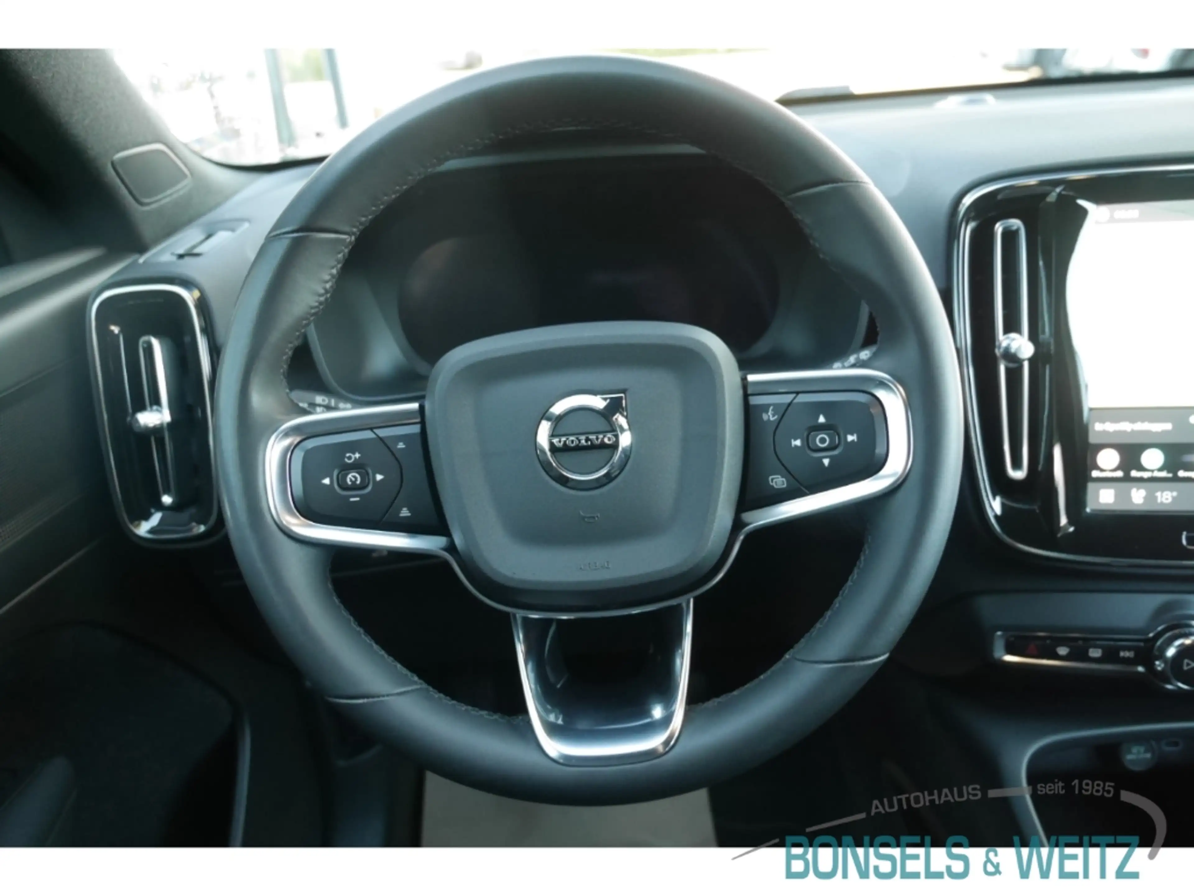 Volvo XC40 Core Recharge Pure Electric 2WD RECHARGE PURE ELEC — photo 9