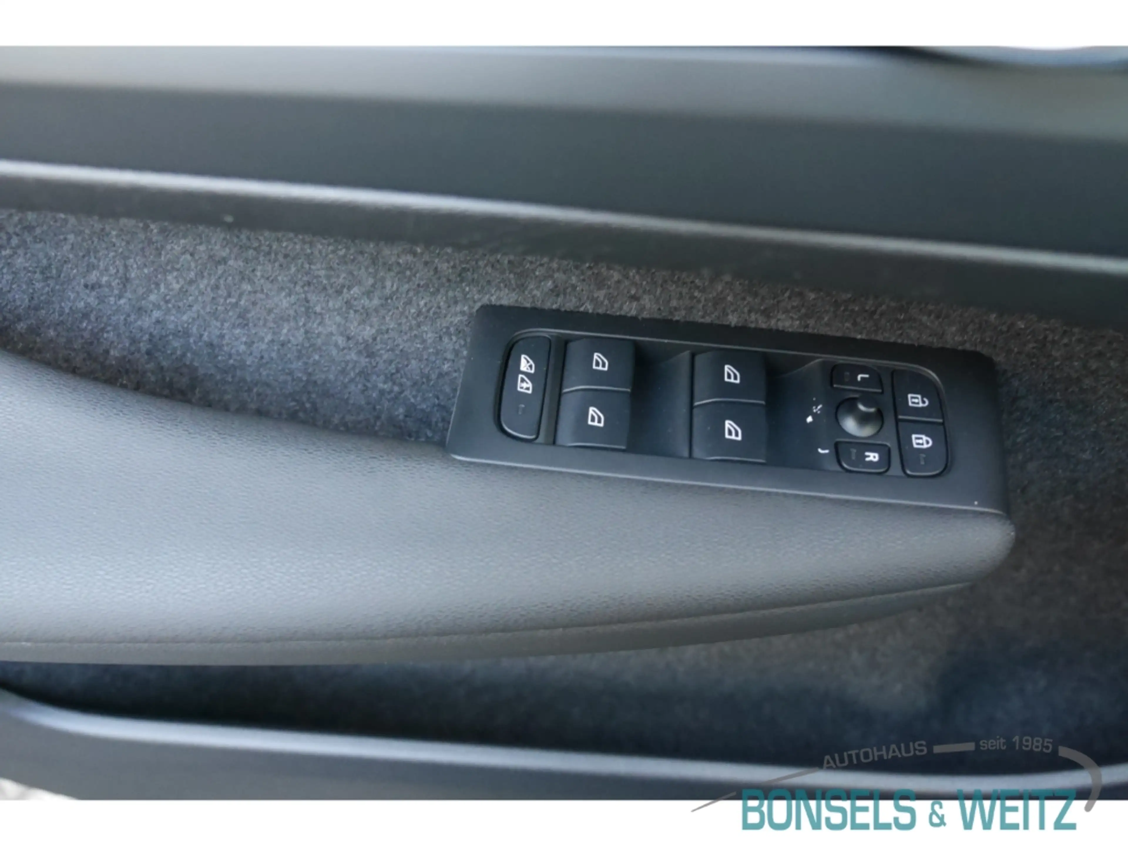 Volvo XC40 Core Recharge Pure Electric 2WD RECHARGE PURE ELEC — photo 12