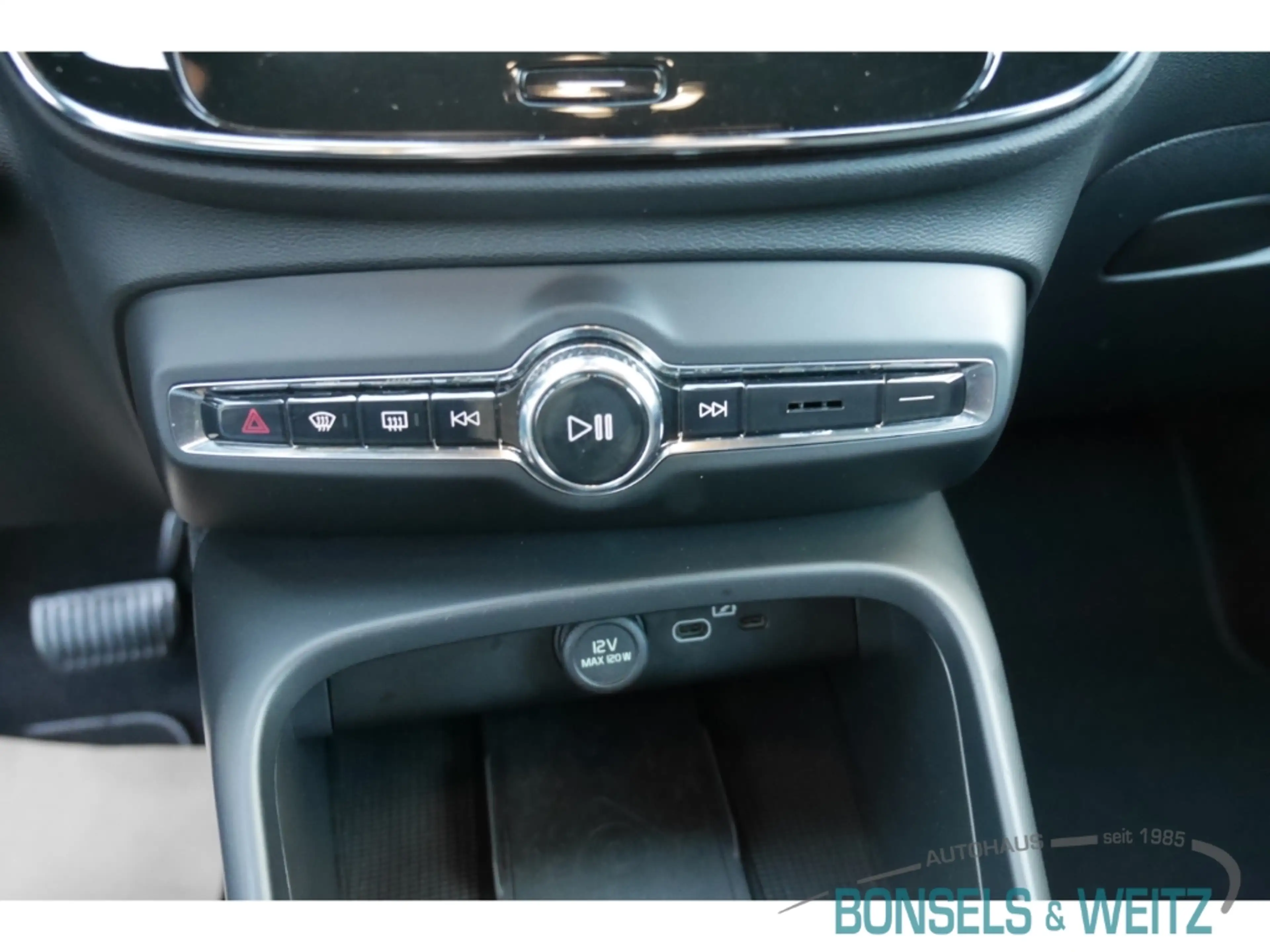 Volvo XC40 Core Recharge Pure Electric 2WD RECHARGE PURE ELEC — photo 11