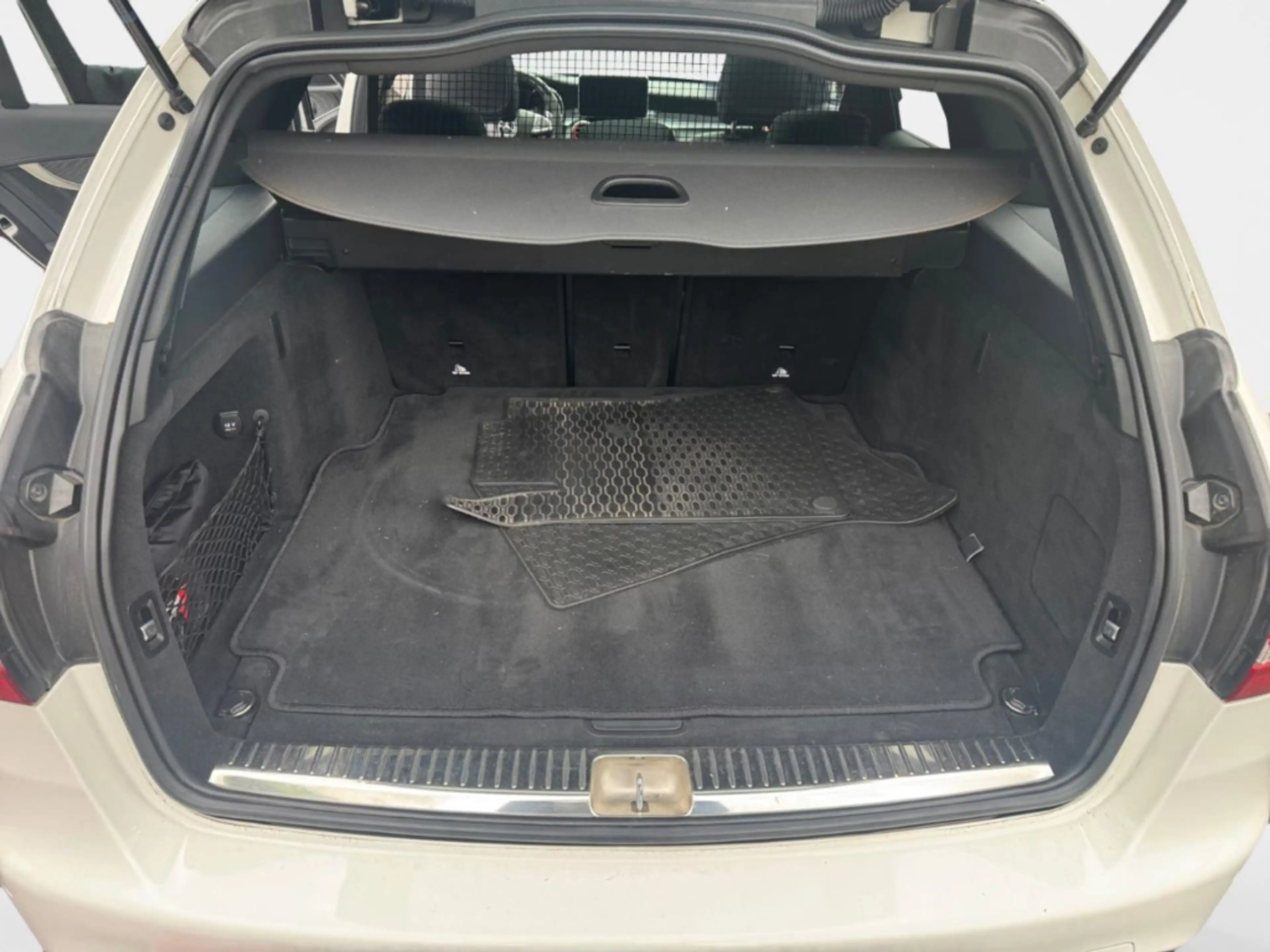 Mercedes-Benz C 63 AMG S T Night-Paket+Navi+Burmester+DriversPackage+Pano — photo 14