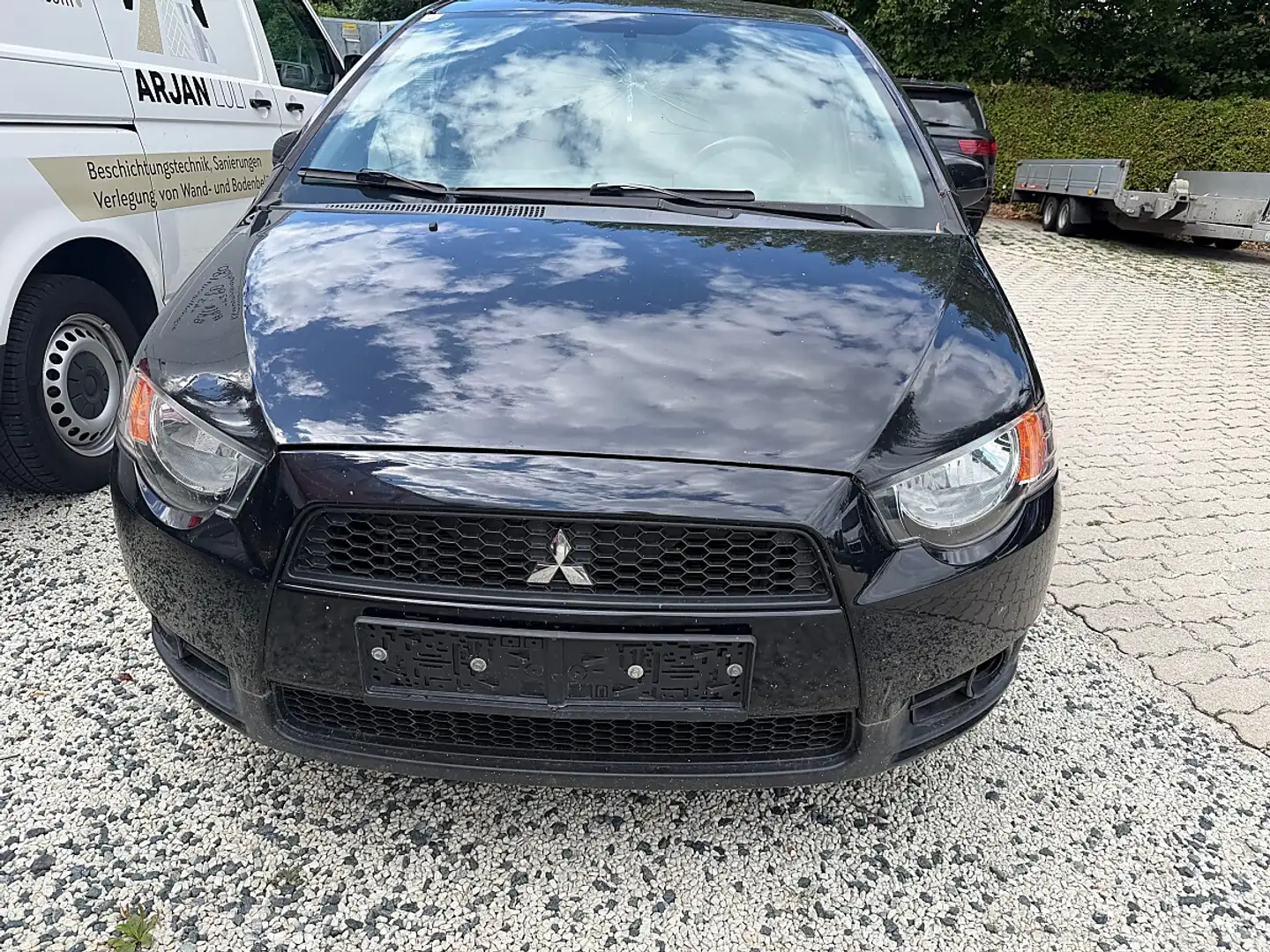 Mitsubishi Colt 5dr 1,1 MPI Top Edition Schwarz - 2