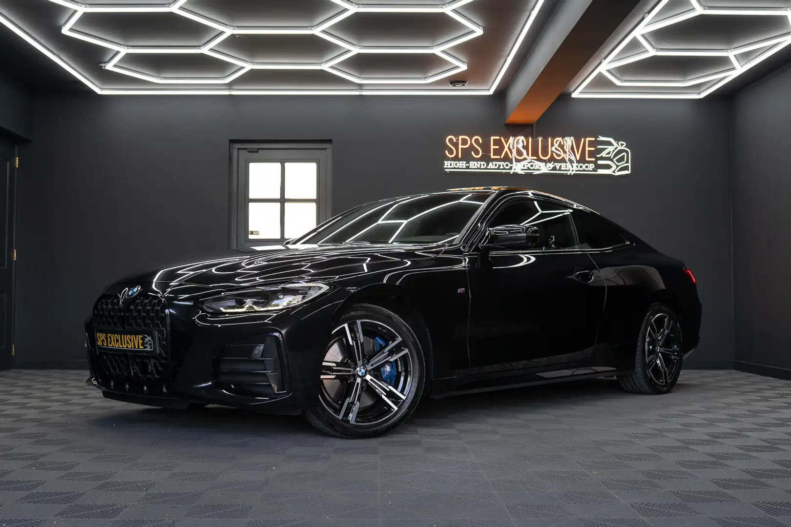 BMW 440 4-serie Coupé M440i xDrive High Executive / Adapti Zwart - 1