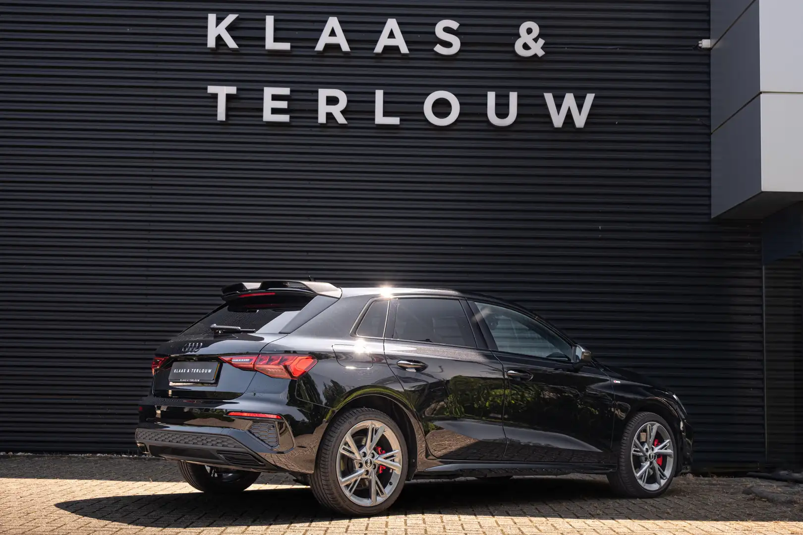 Audi A3 Sportback 45 TFSI e S edition Competition / BTW / Noir - 2