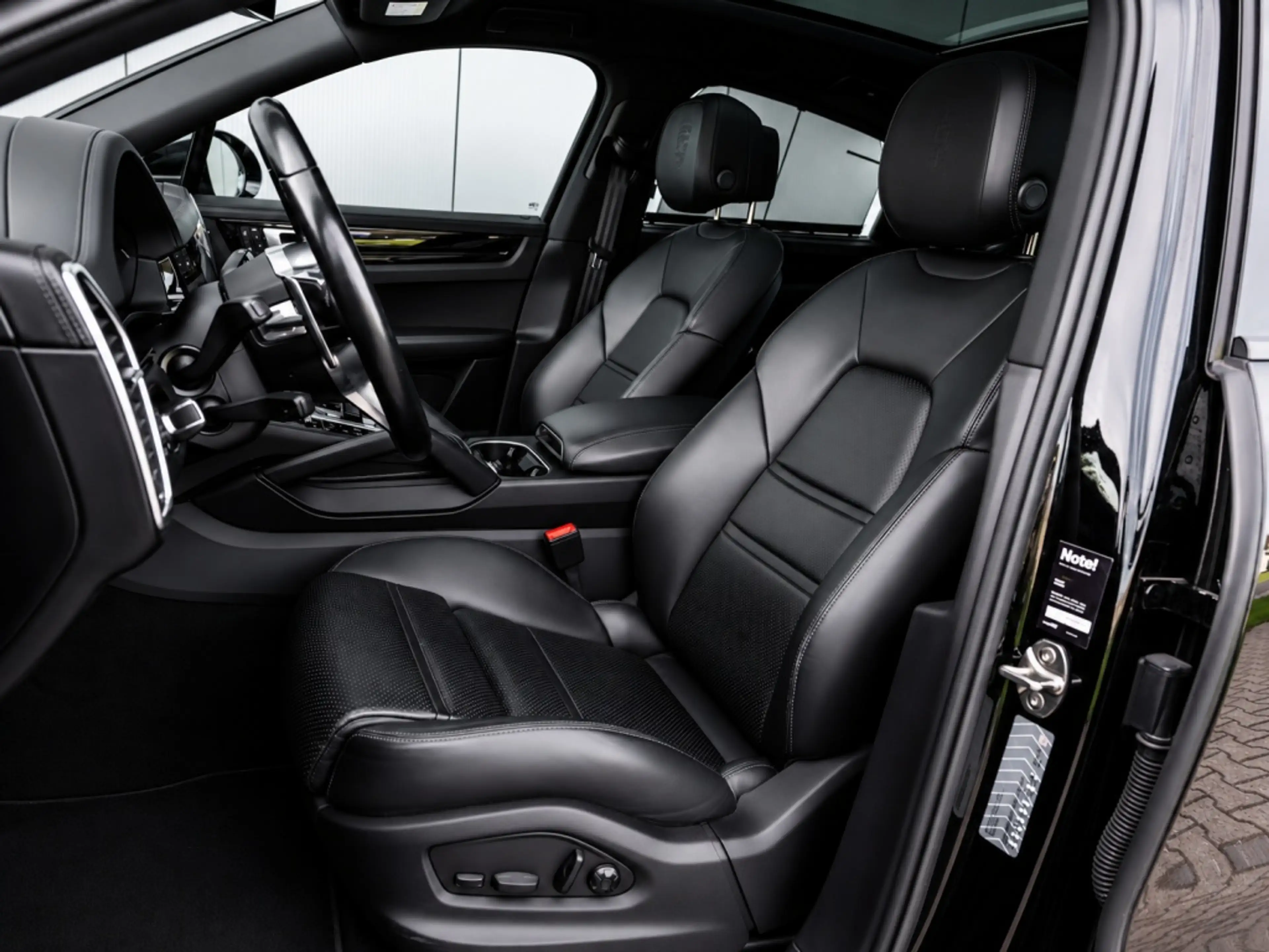 Porsche Cayenne Coupé 3.0 E-Hybrid Pano Trekhaak 1e eig. NAP — photo 7