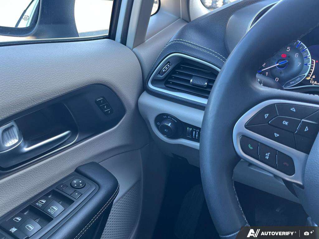 used 2023 Chrysler Pacifica car, priced at $32,888
