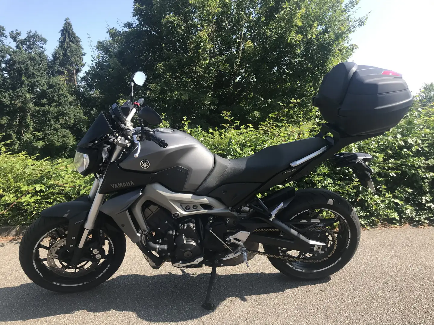 Yamaha MT-09 Gris - 2