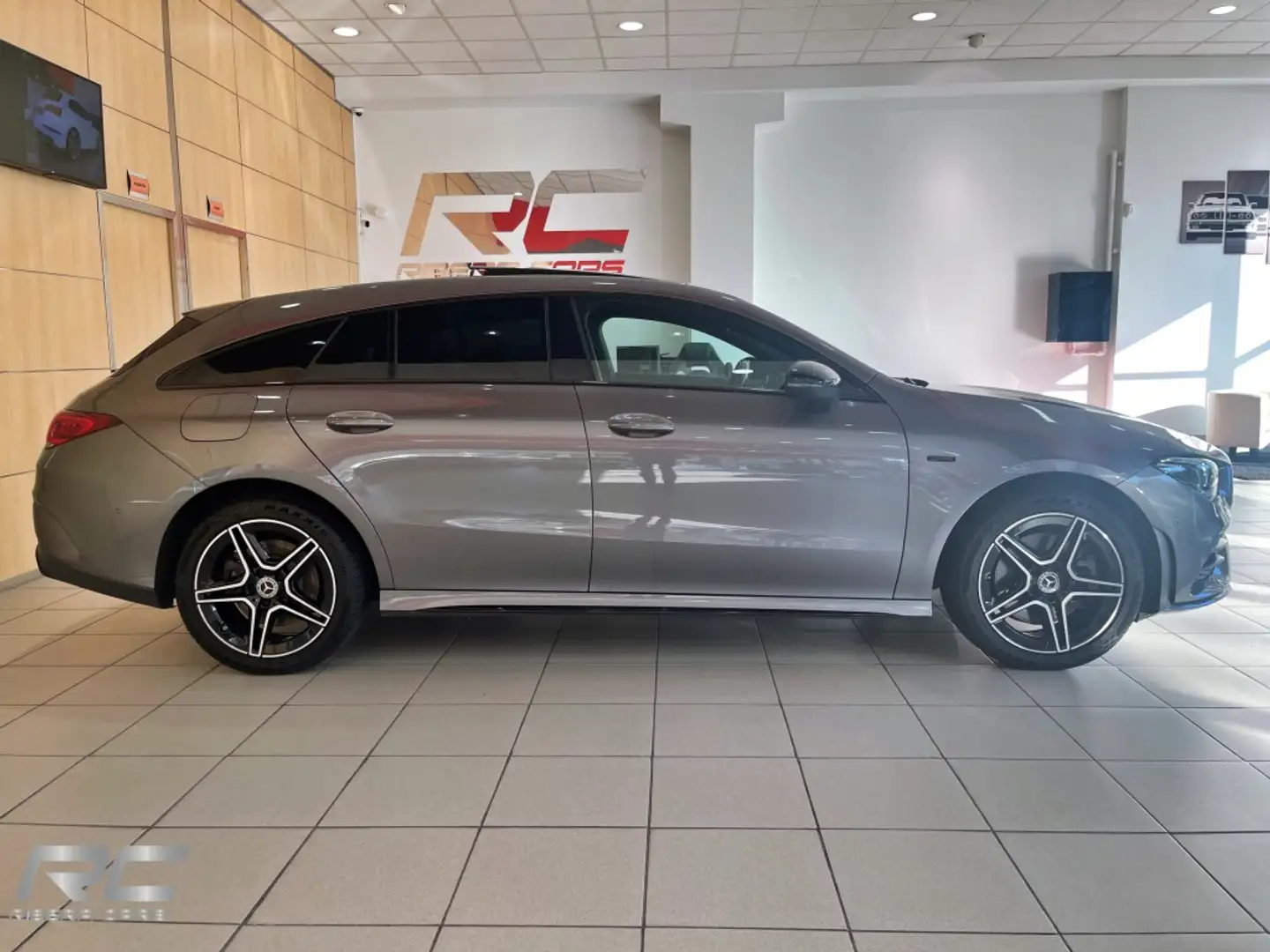 Mercedes-Benz CLA 250 Shooting Brake 250e 8G-DCT Gris - 2