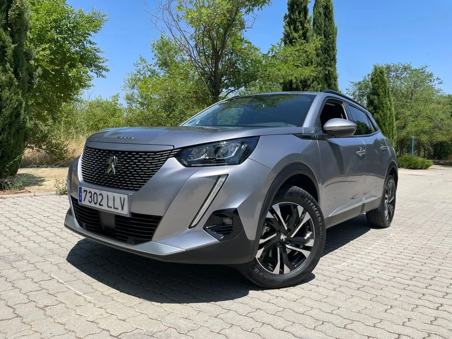 Peugeot 2008 E- Eléctrico Allure Pack 136cv. *Revisión recié Gris - 1