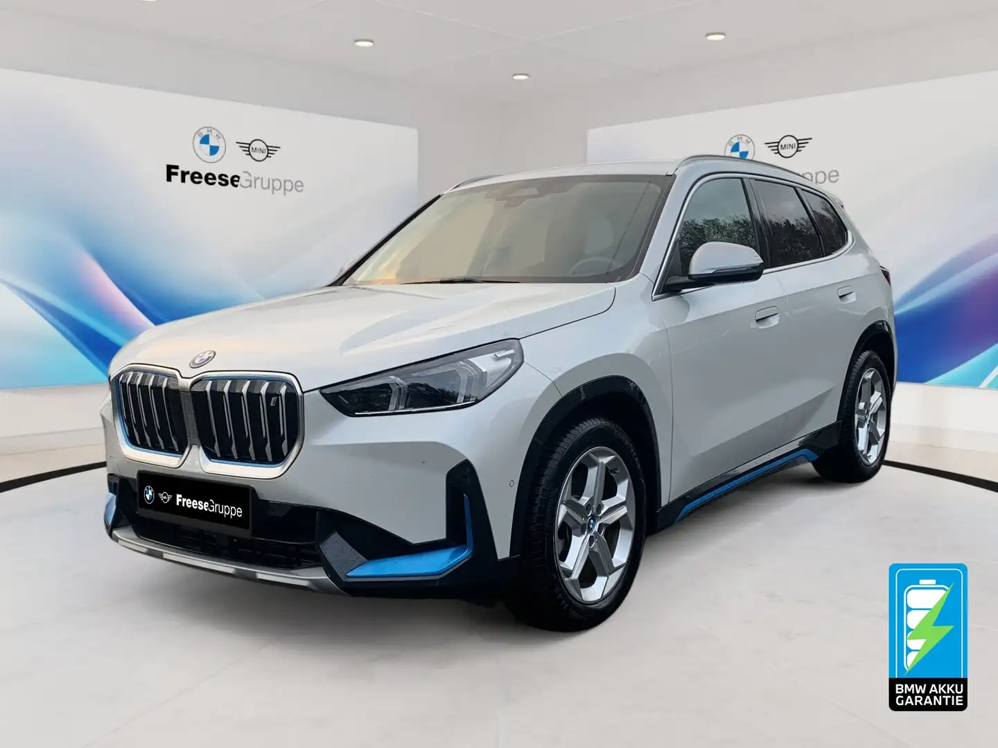 BMW iX1 xDrive30 xLine xLine | STANDHZ RFK HIFI LED Weiß - 1