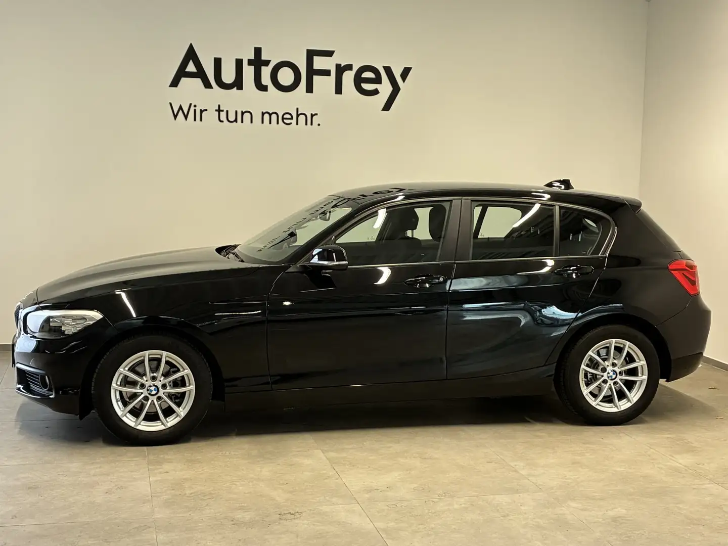 BMW 116 i Schwarz - 2