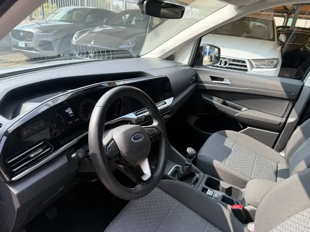 Ford Tourneo view 12