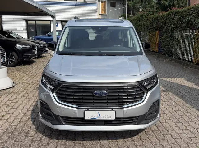 Ford Tourneo view 2