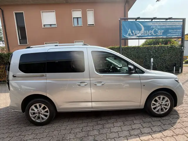 Ford Tourneo view 4