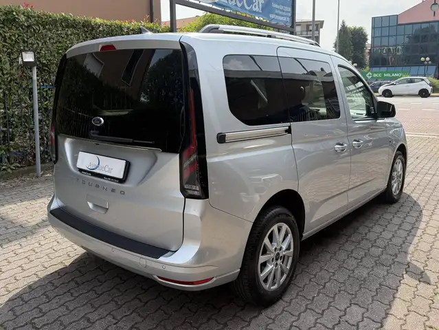 Ford Tourneo view 5