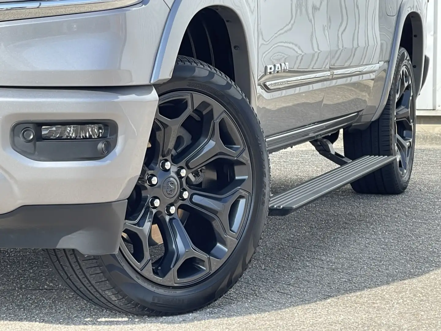 Dodge RAM 1500 pick up 4x4 Crew Cab Limited 10th anniversary Grijs - 2