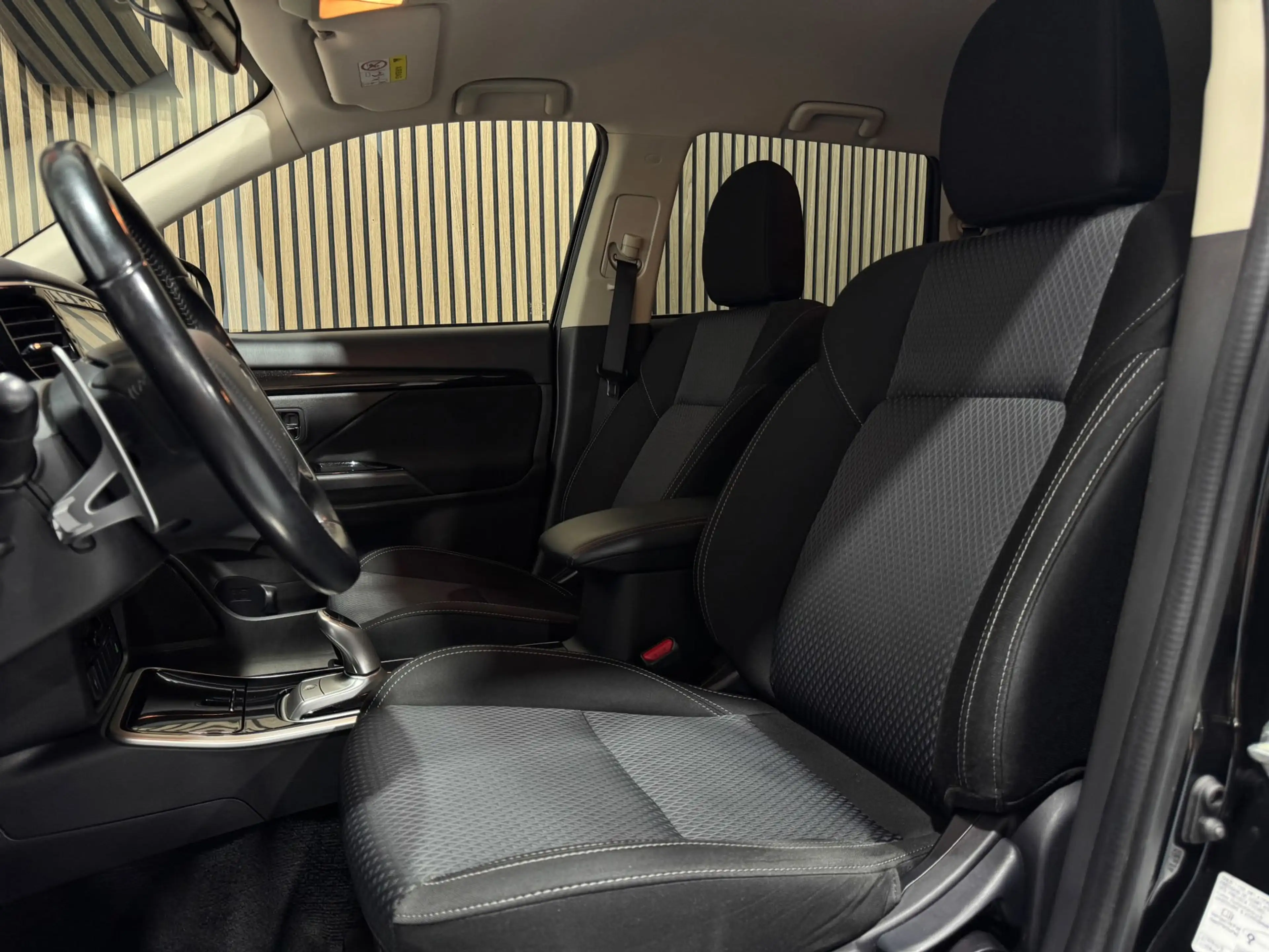 Mitsubishi Outlander 2.4 PHEV Intense+ / Cruise Control / Start Stop / — photo 8