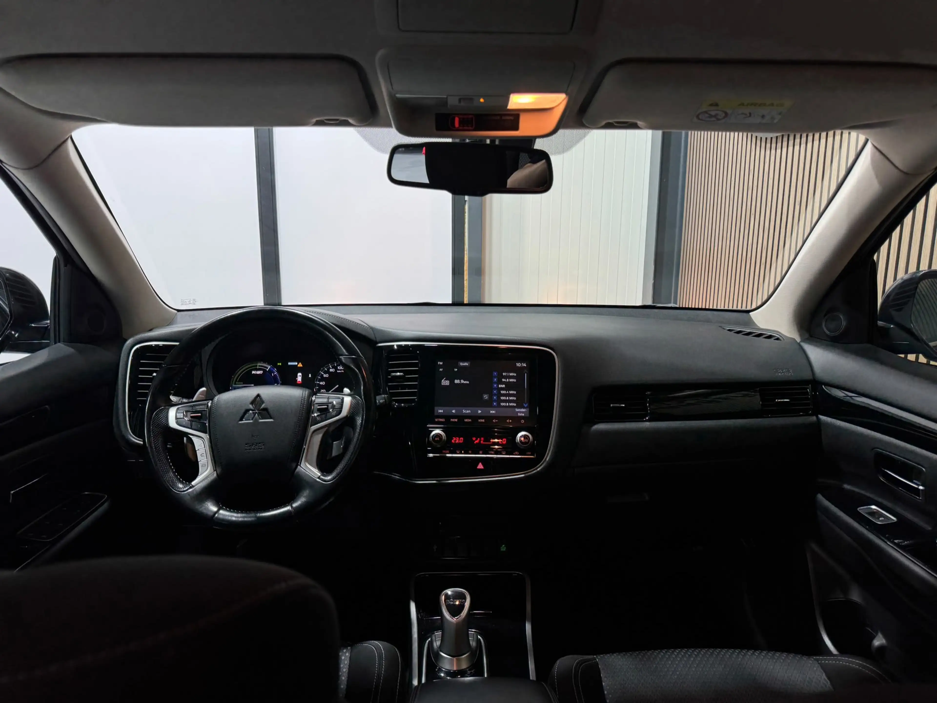 Mitsubishi Outlander 2.4 PHEV Intense+ / Cruise Control / Start Stop / — photo 2