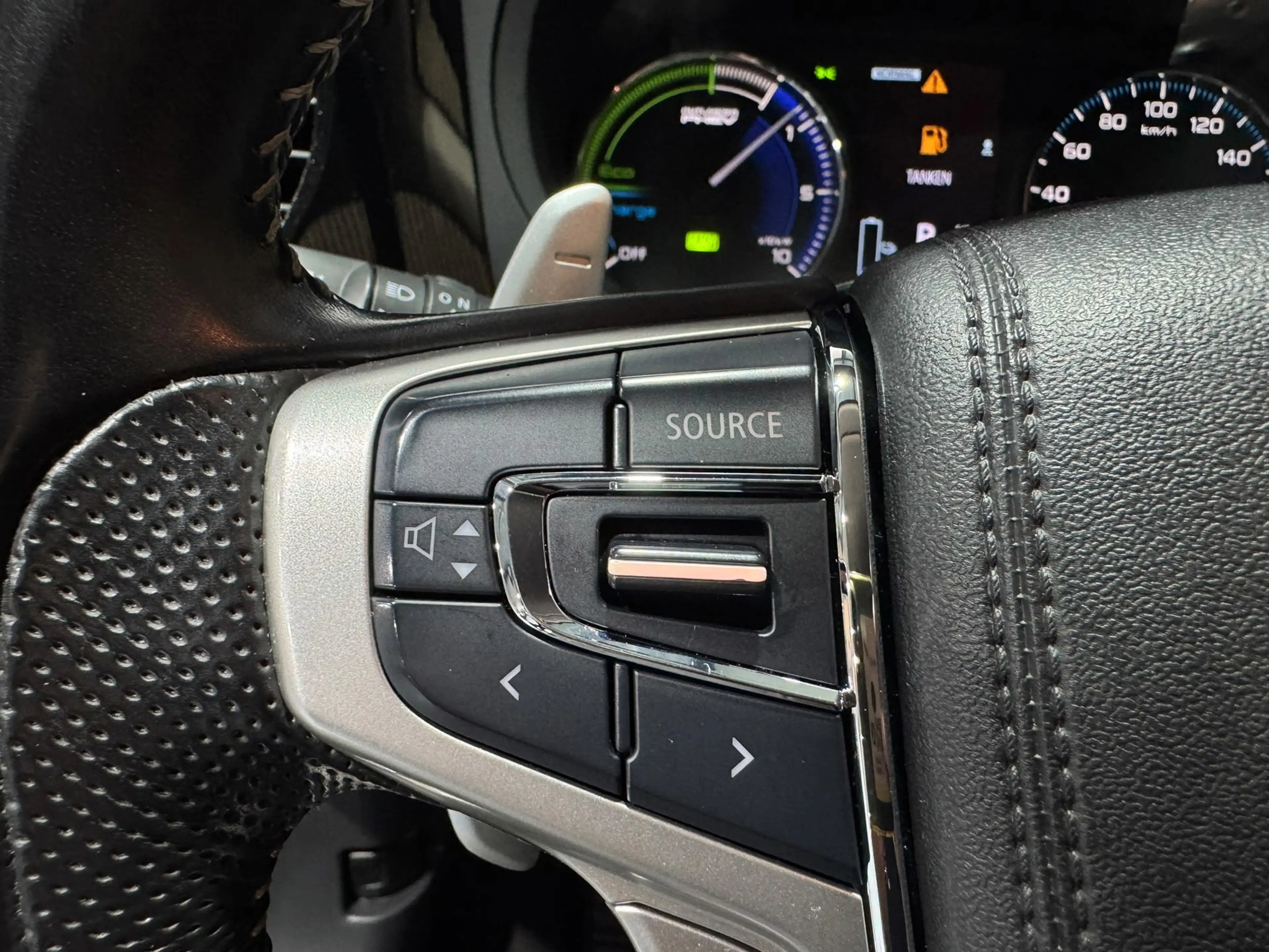 Mitsubishi Outlander 2.4 PHEV Intense+ / Cruise Control / Start Stop / — photo 13