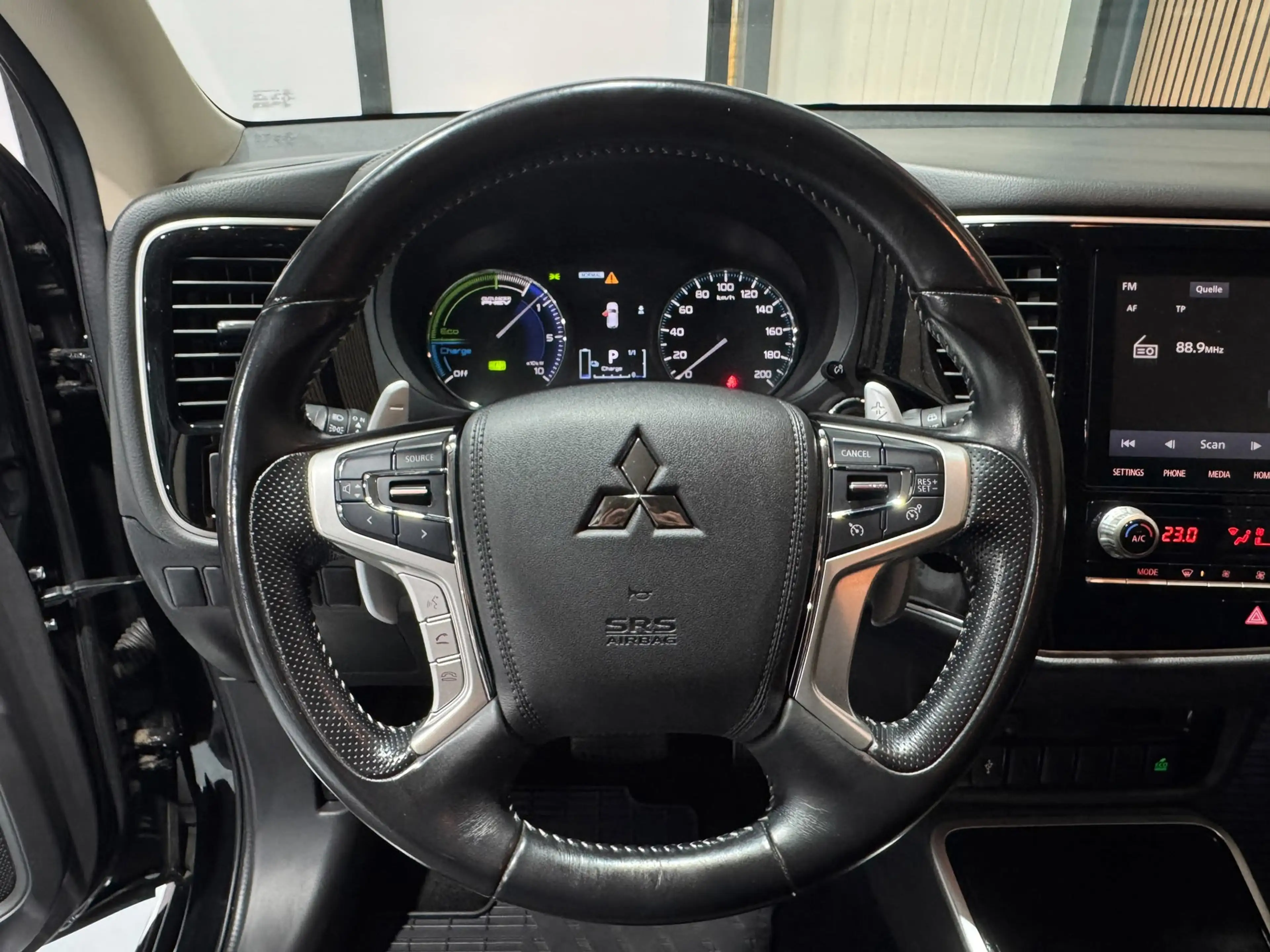 Mitsubishi Outlander 2.4 PHEV Intense+ / Cruise Control / Start Stop / — photo 9