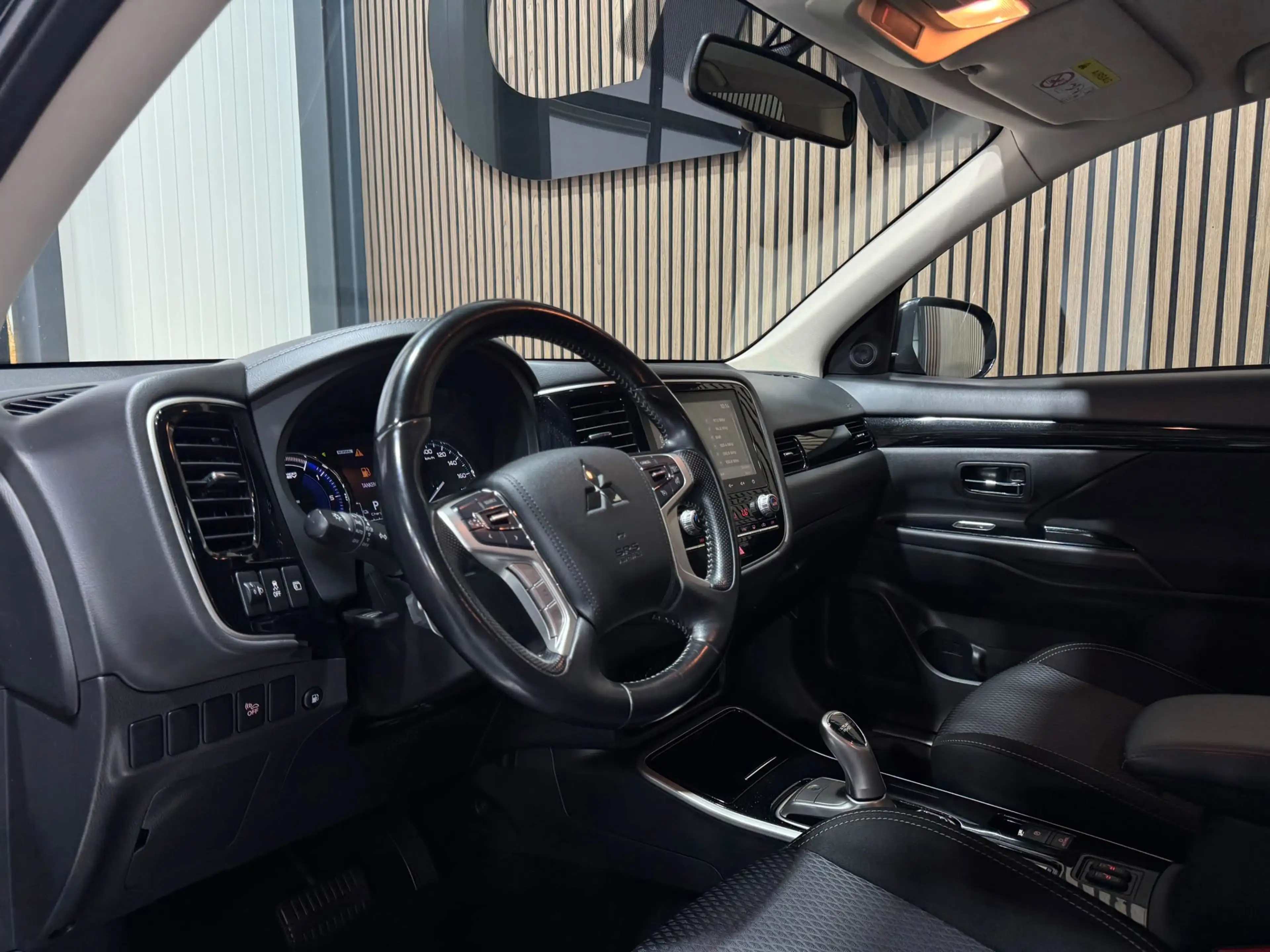 Mitsubishi Outlander 2.4 PHEV Intense+ / Cruise Control / Start Stop / — photo 15