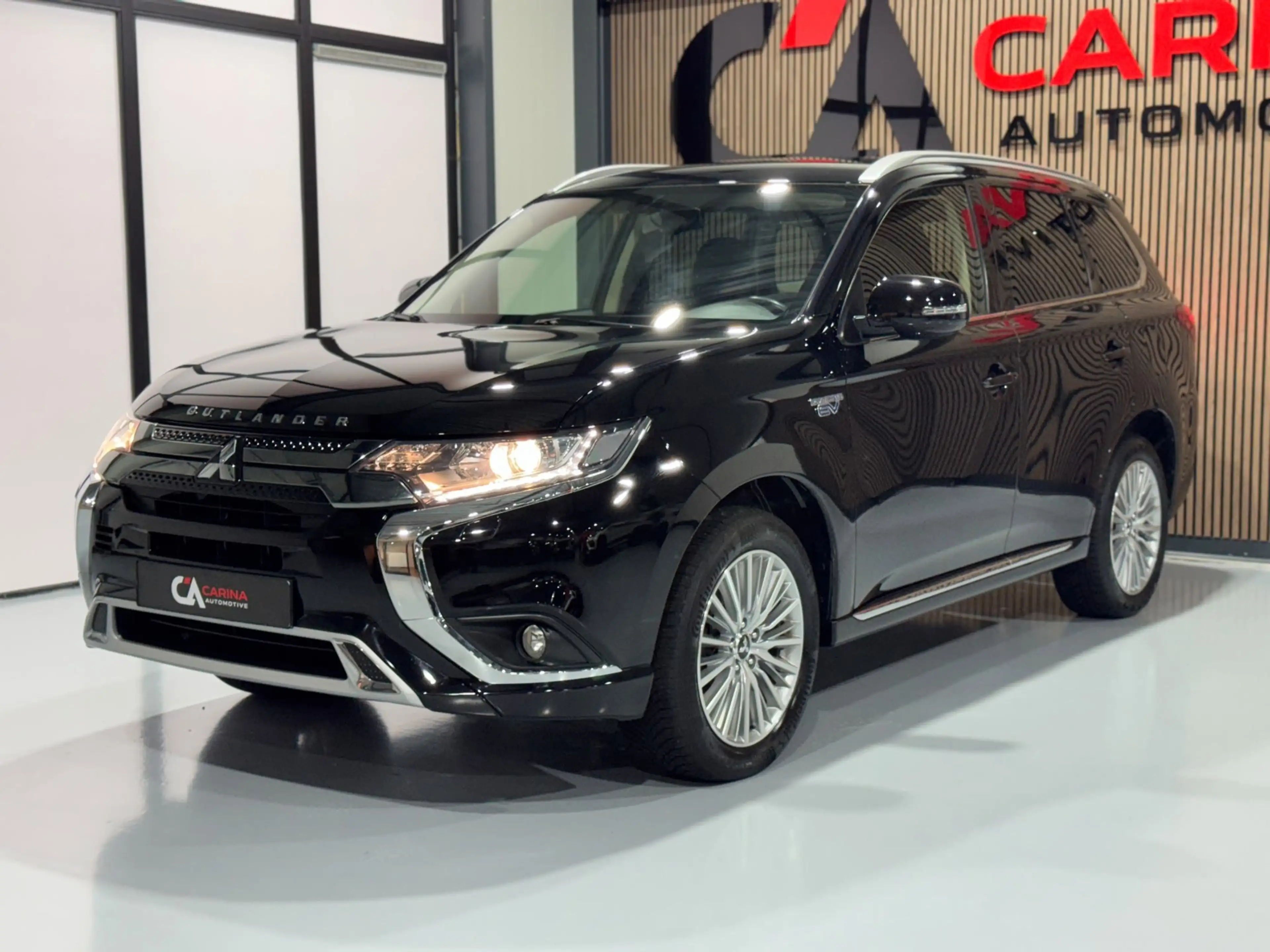 Mitsubishi Outlander 2.4 PHEV Intense+ / Cruise Control / Start Stop / — photo 11