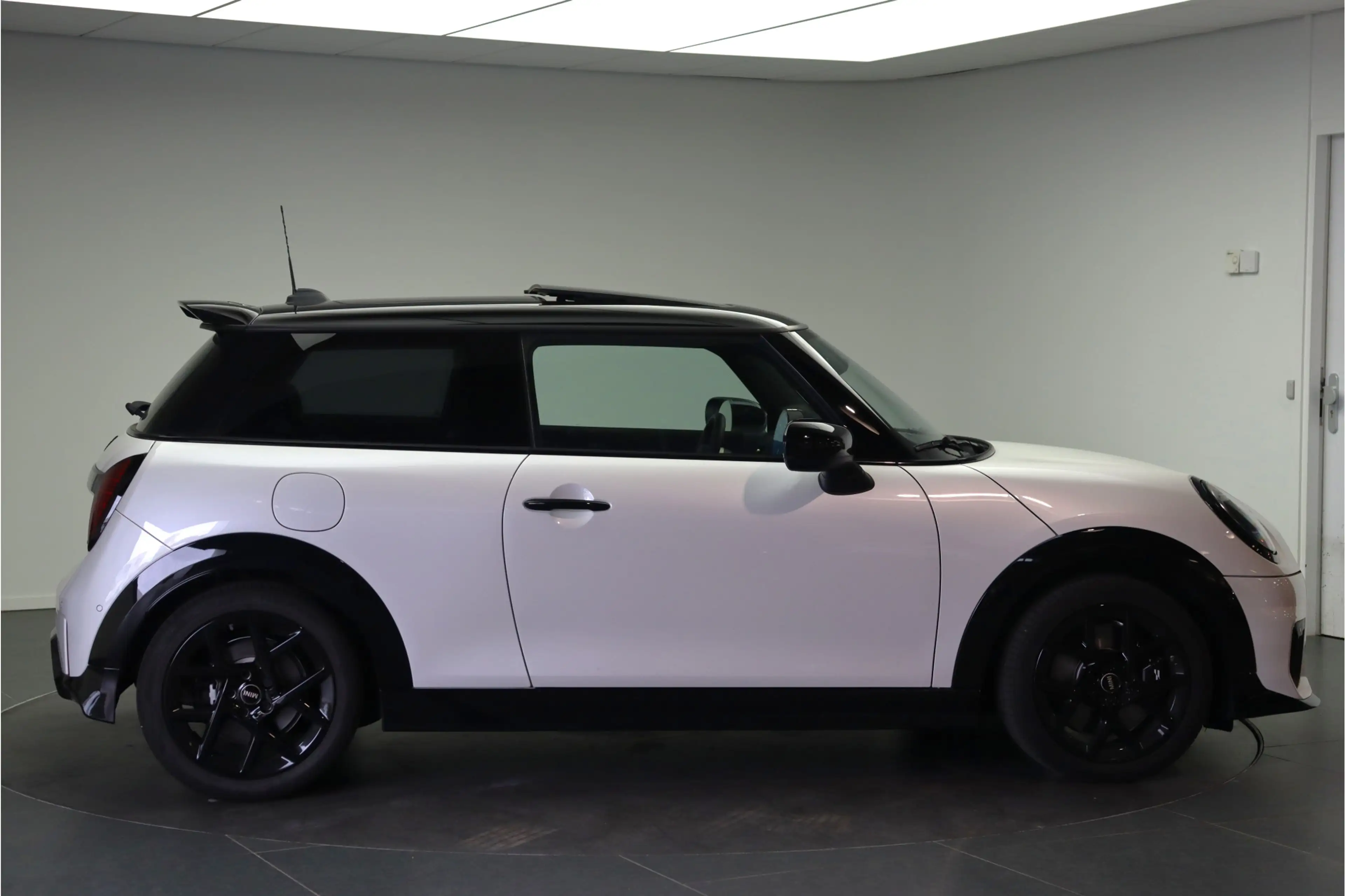 MINI Cooper C Hatchback Automaat / JCW / Pakket M / JCW / Pakket — photo 5