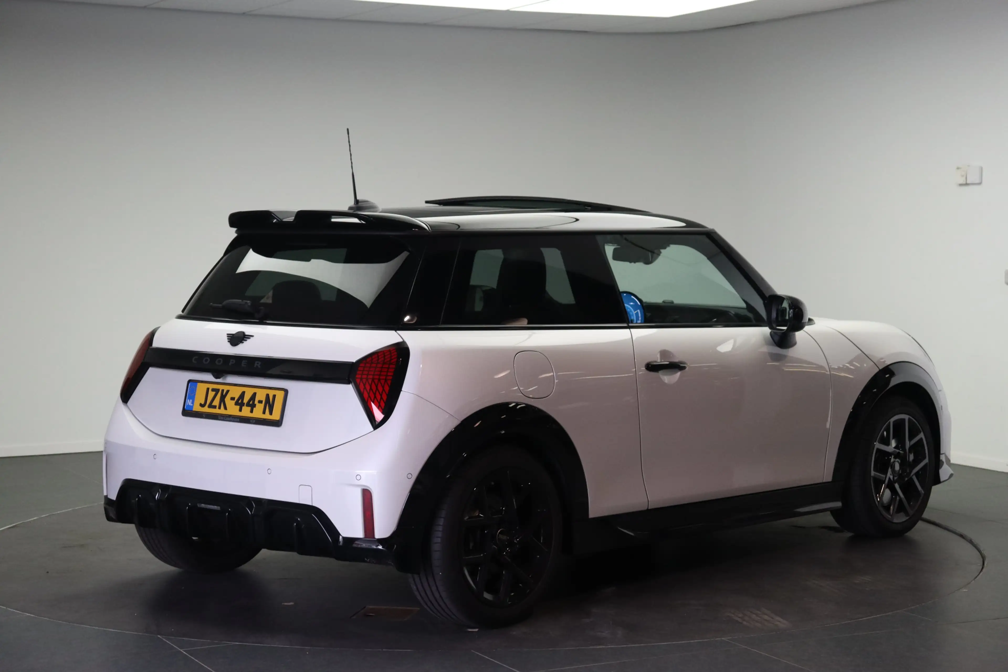 MINI Cooper C Hatchback Automaat / JCW / Pakket M / JCW / Pakket — photo 3