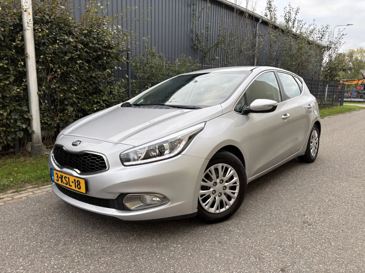 Kia Ceed / cee'd 1.6 GDI Business Pack / NAVI / CRUISE / AIRCO ECC Grijs - 1