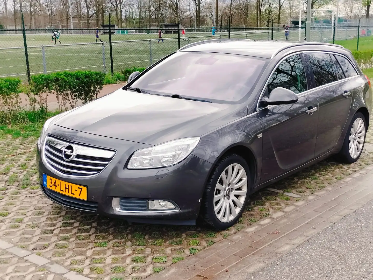 Opel Insignia 1.6 sports tourer turbo Grijs - 1