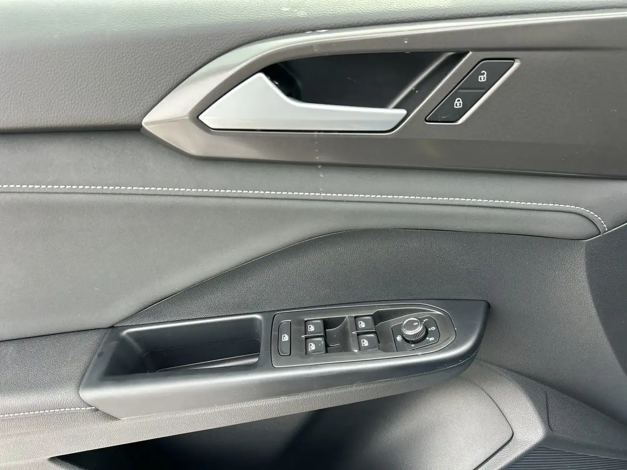 Volkswagen Taos снимка Volkswagen Taos