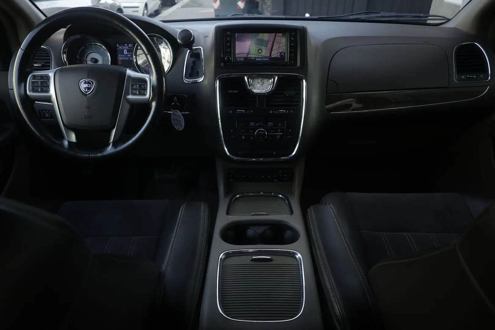 Lancia Voyager Lancia Voyager 2.8 Turbodiesel Platinum 163 CV AN Beżowy - 2