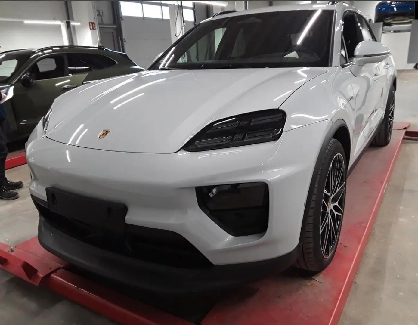 Porsche Macan Electric 4 Carbon · Mega Spec · NP122.500€ Gris - 2