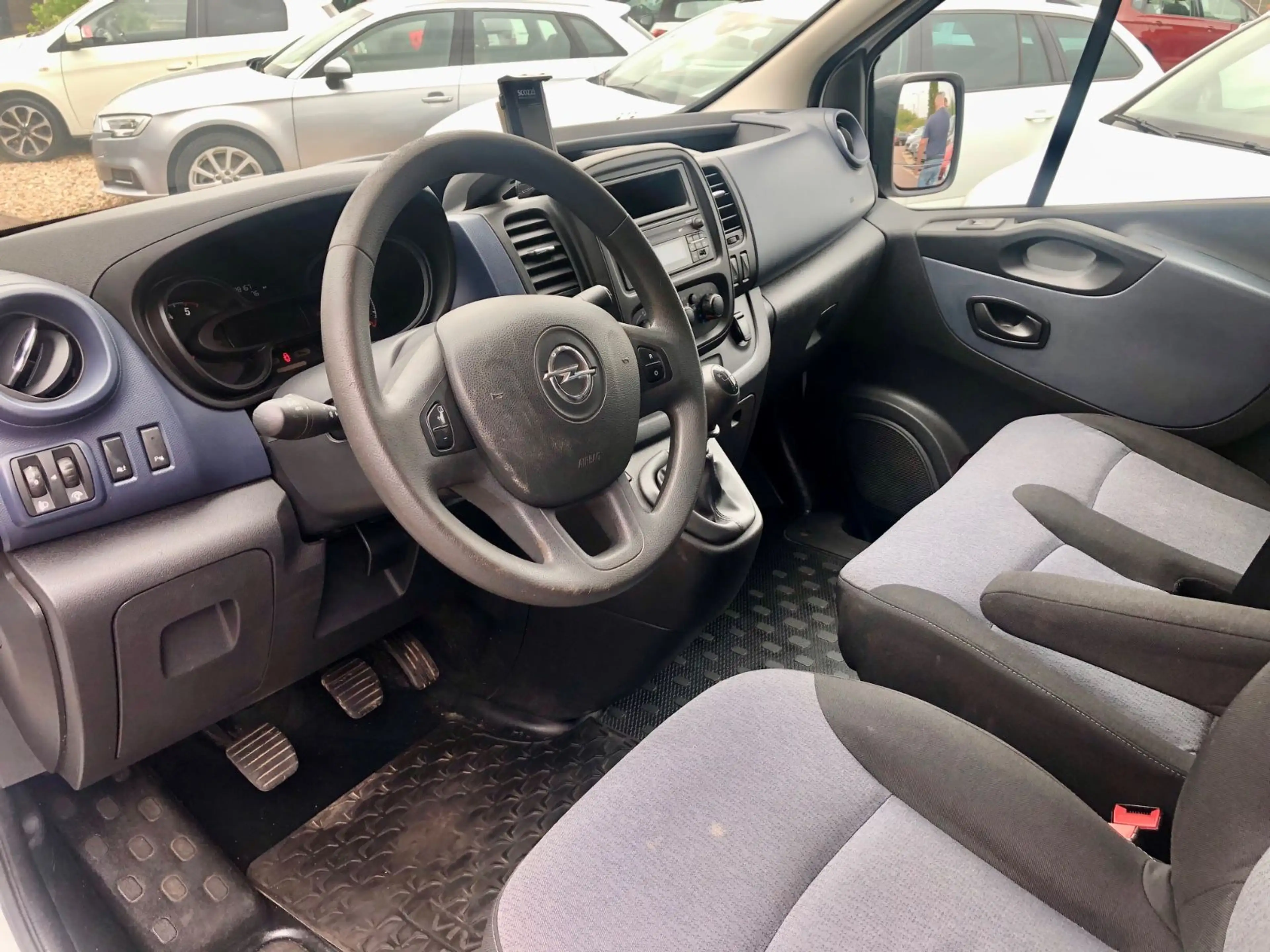 Opel Vivaro B Kasten/Kombi L1H1 2,7t 6 Sitze/Klima — photo 12