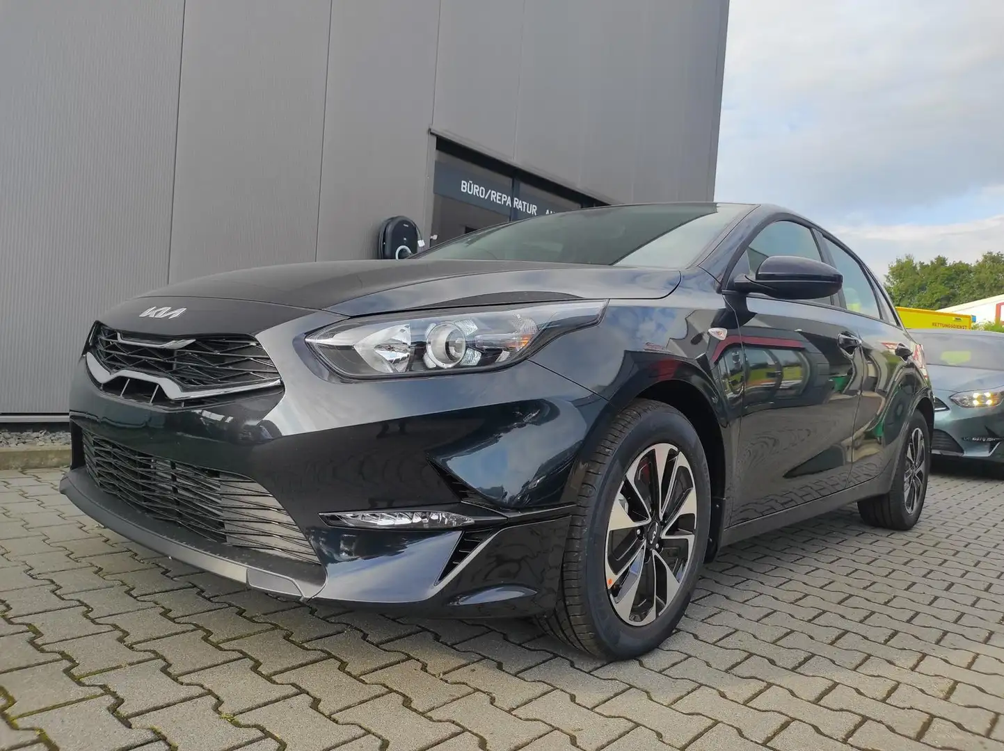 Kia Ceed / cee'd SPIN 1.5 *Shzg*Lhzg*PDC*Cam*16Zoll*Navi 103 kW ... Schwarz - 1