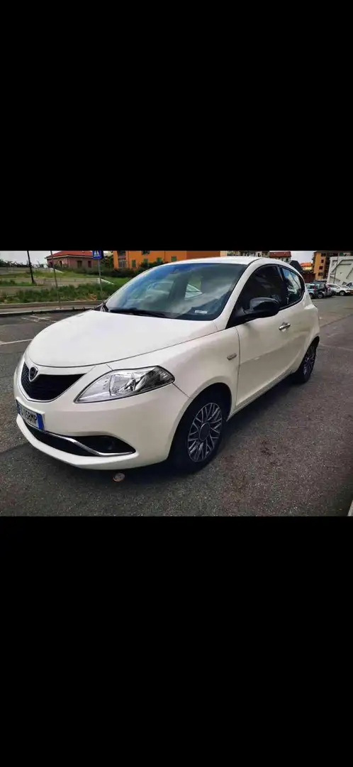 Lancia Ypsilon 1.2 69 CV 5 porte Silver Weiß - 1