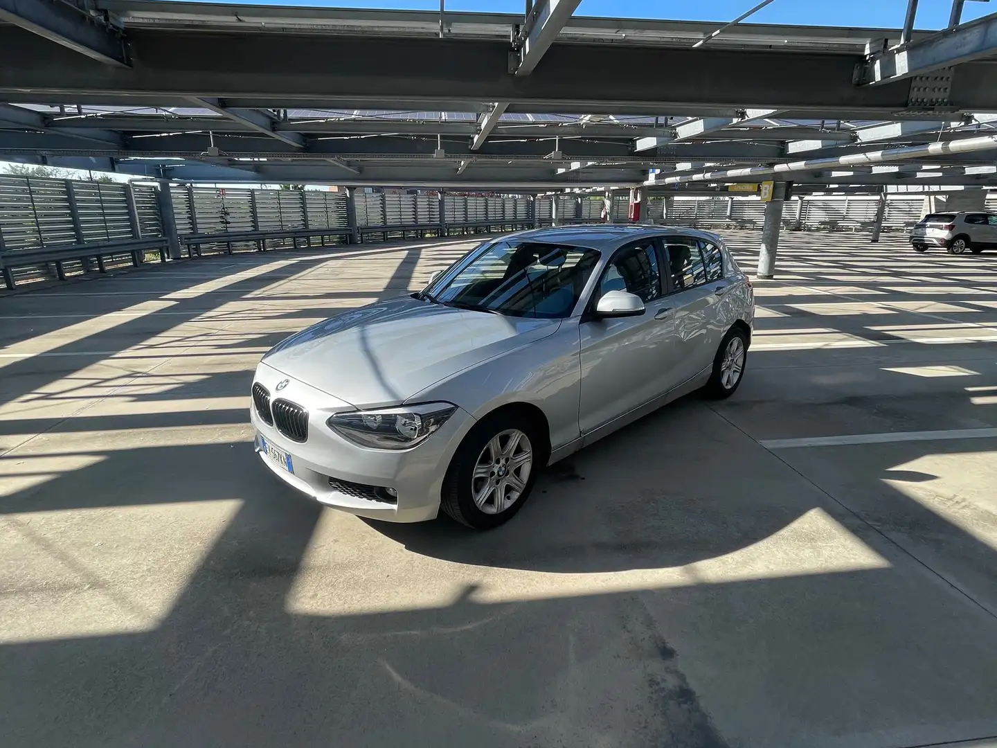 BMW 114 Serie 1 F/20-21 2011 114d 5p Joy Srebrny - 1