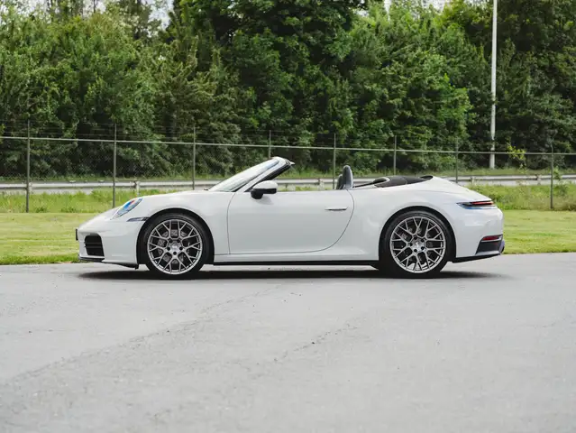 Porsche 992 view 11