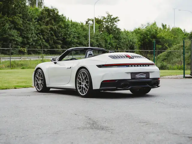 Porsche 992 view 13