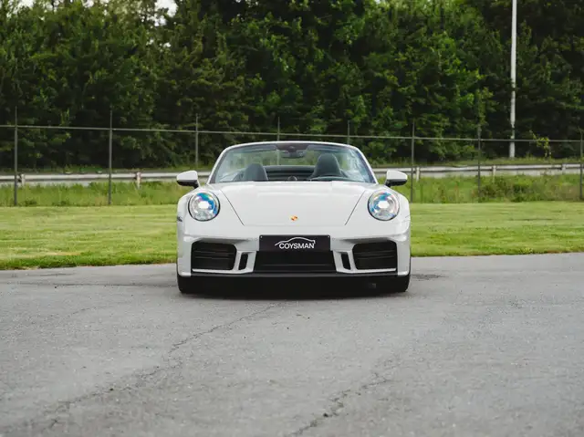 Porsche 992 view 6