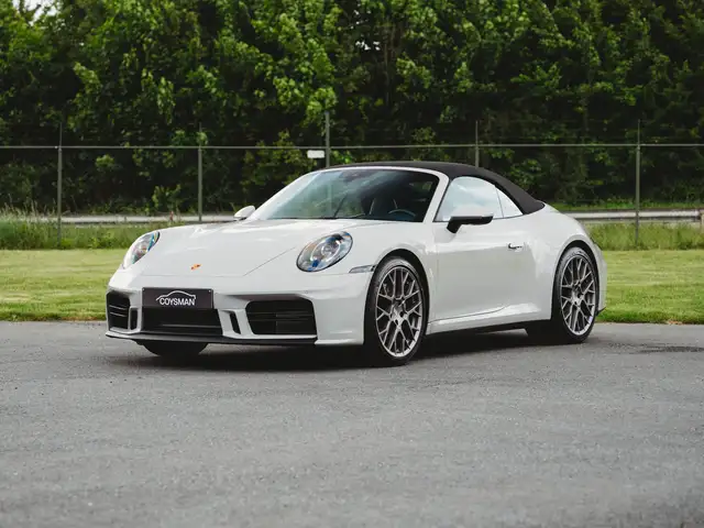 Porsche 992 view 4