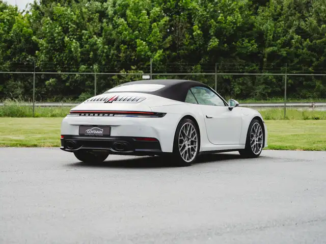 Porsche 992 view 15